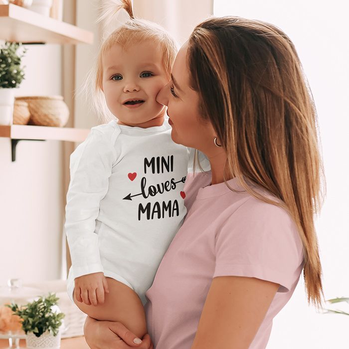 mini-loves-mama-body